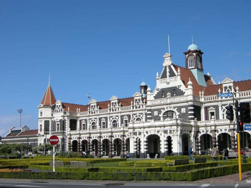 135802: Dunedin Station street side