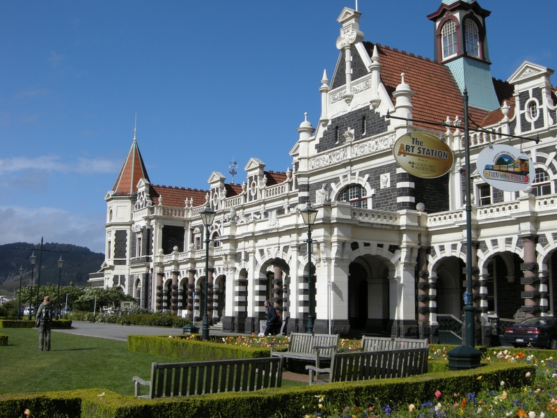 135804: Dunedin Station street side