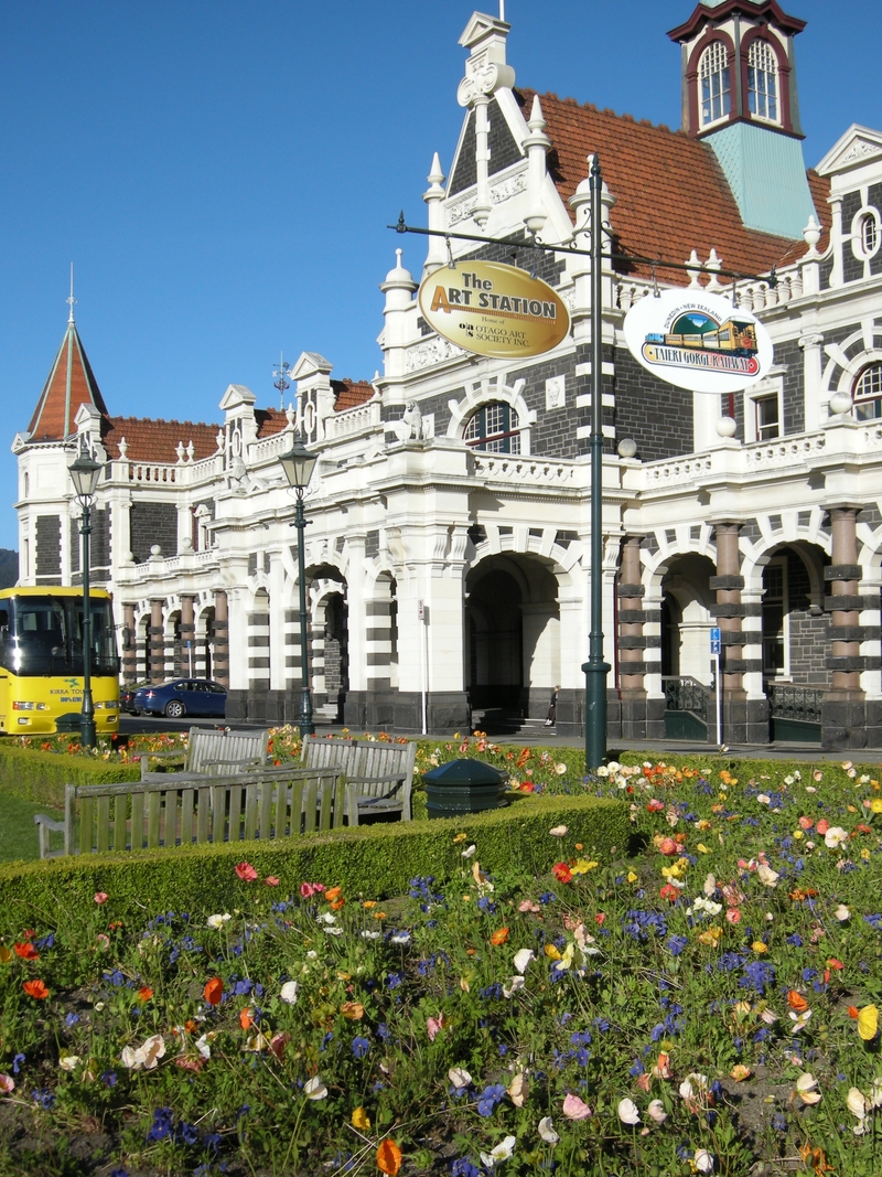 135865: Dunedin Station Building Street Side