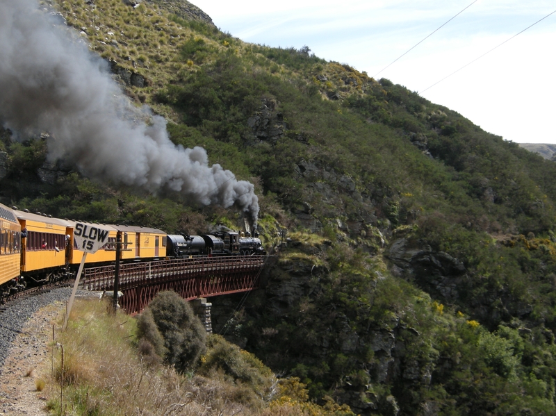 135896: Barewood Creek Bridge 9:30am Down Passenger Ab 663 leading