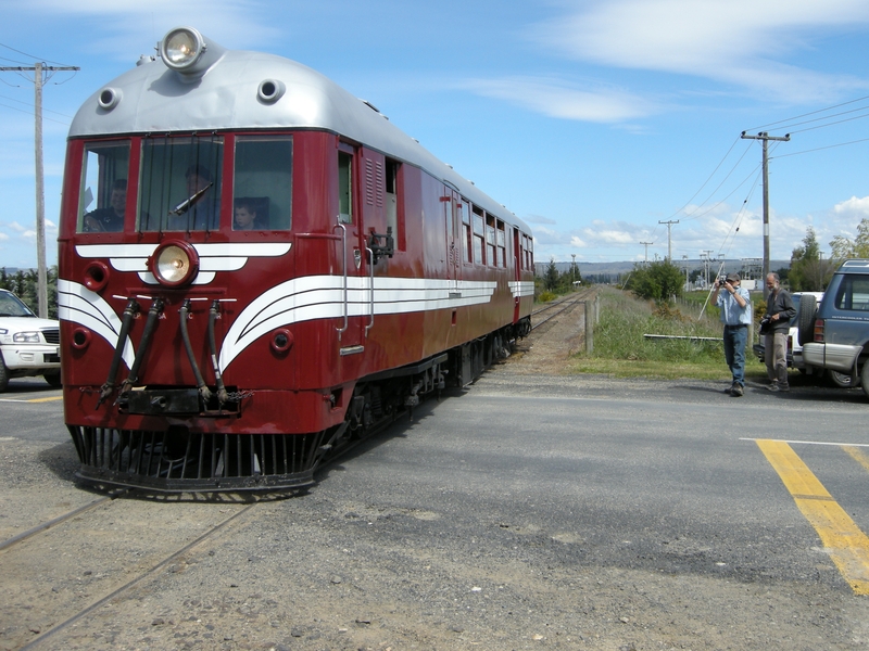 135913: Middlemarch 1:15pm Down Railcar from Pukerangi Vulcan RM 56