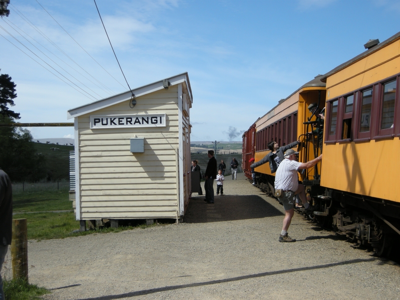 135918: Pukerangi looking towards Wingatui