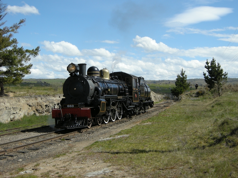 135920: Pukerangi Ab 663 running round