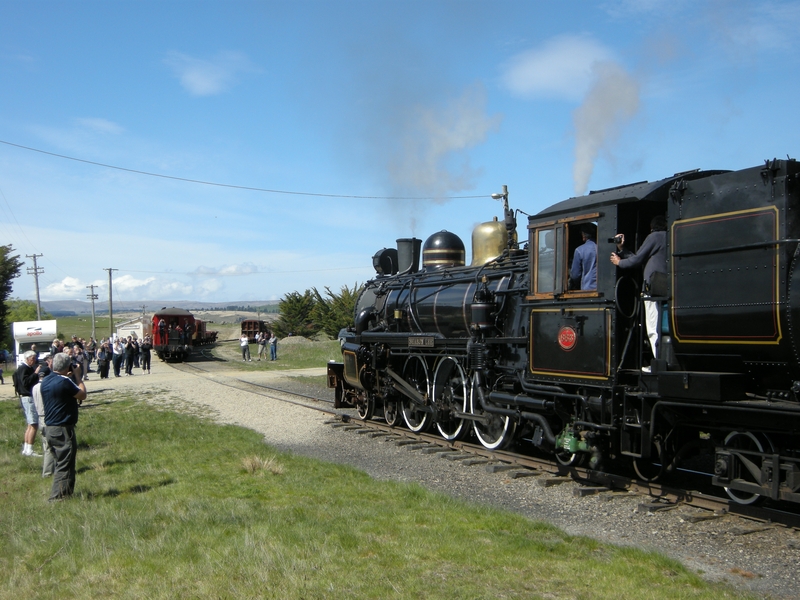 135921: Pukerangi Ab 663 running round