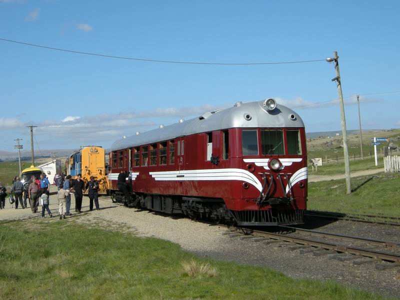 135927: Pukerangi 4:00pm Up Railcar Vulcan 56 RM