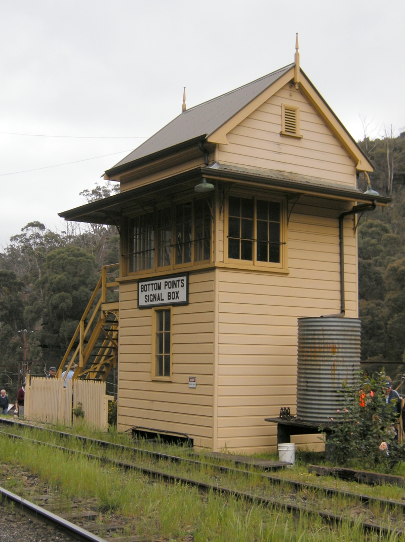 136144: Bottom Points Signal Box