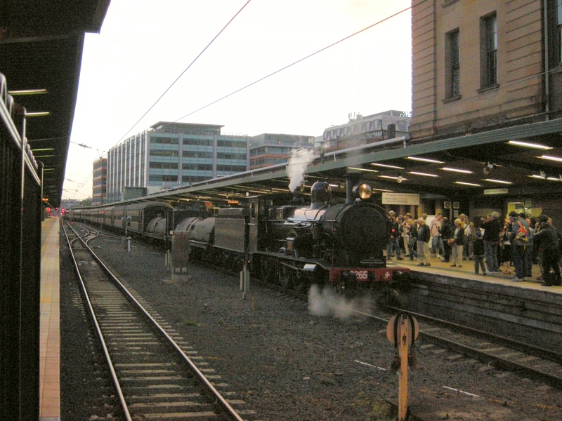 136183: Sydney Central Up RTM Special 3265 leading