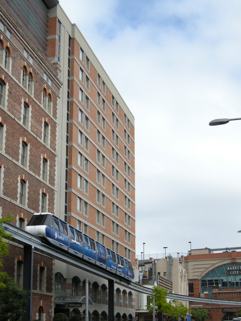 136209: Monorail Train passing Holiday Inn Darling Harbour