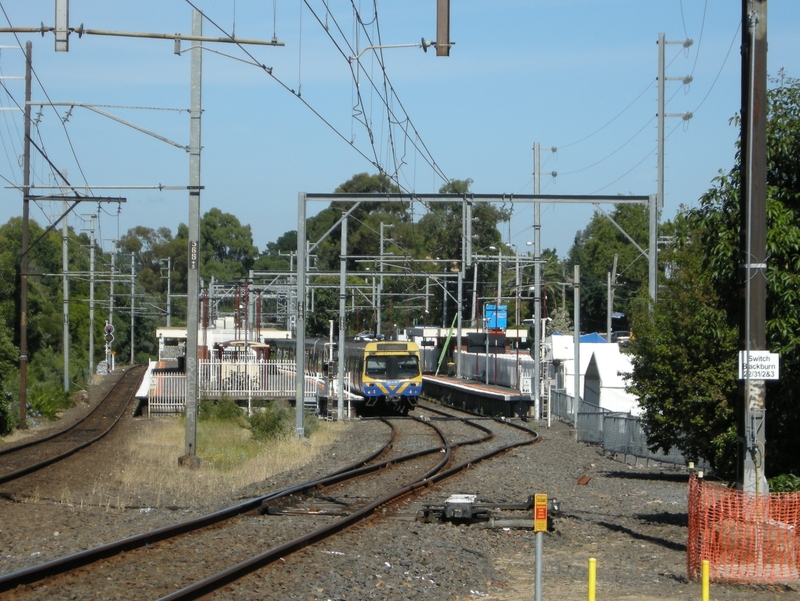 136362: Blackburn Terminating Suburban Train 6-car ex MT Comeng