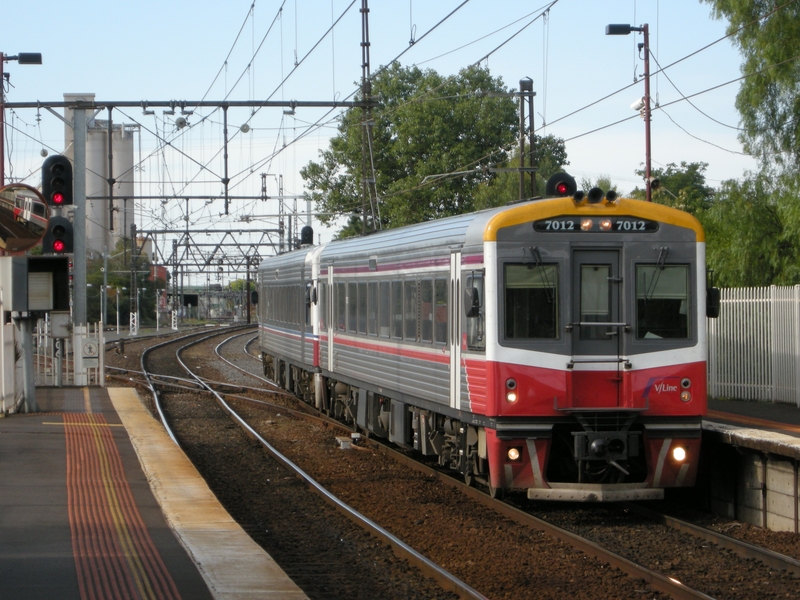 136383: Newport Down Passenger 2 x Sprinter 7017 leading