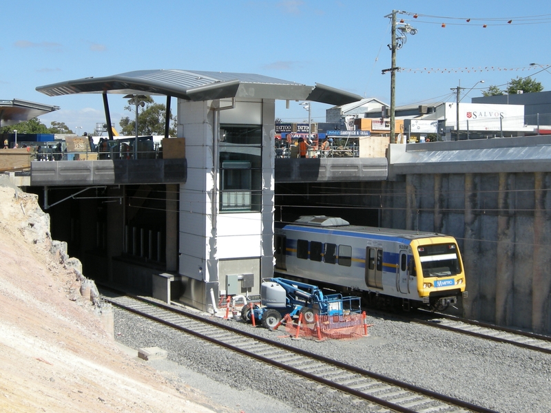 136396: Nunawading Down Suburban 6-car XTrapolis 928 M leading