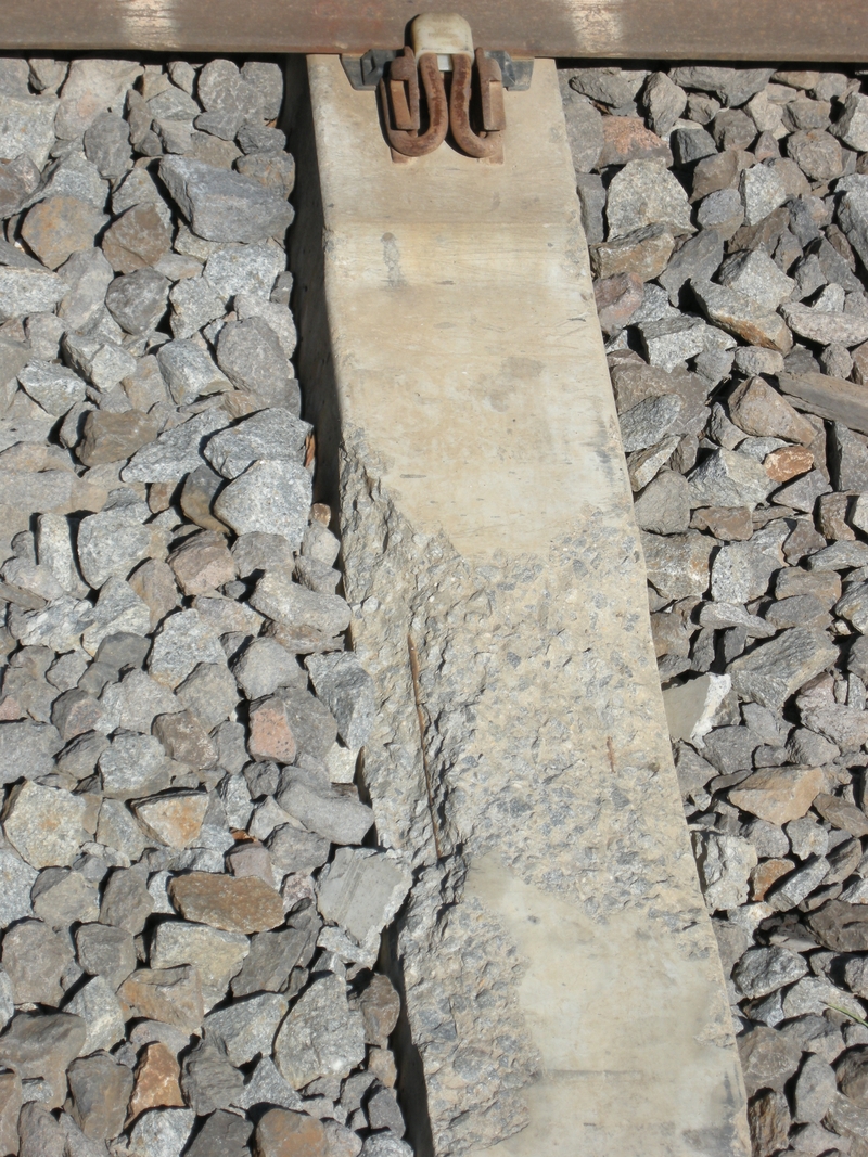 136460: Wangaratta Damaged sleeper in East Line at platform