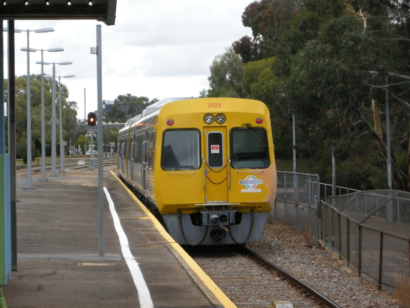 136649: Goodwood Up Suburban from Belair (3121), 3122