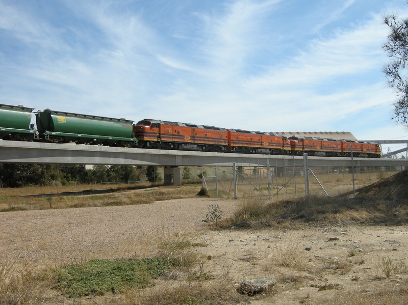 136738: Mary McKillop Bridge Northbound Grain Train CLP 8 CLP 14 CLP 16 CLP 17