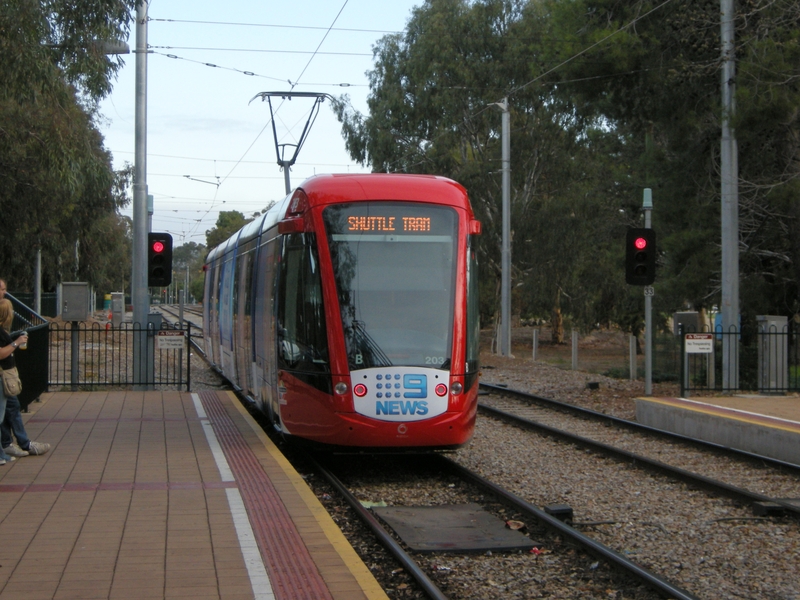 136760: South Terrace Empty shuttle to siding Citadis 203