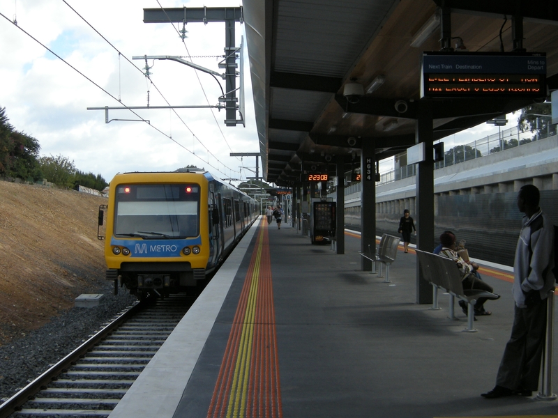 136780: Nunawading Up Suburban 6-car X'Trapolis