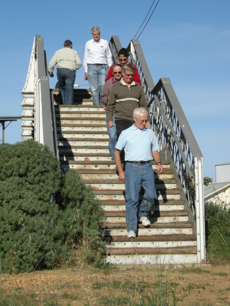 136891: Numurkah AREA Party on Footbridge West Side Terry Muldowney nearest