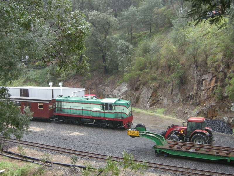 136902: Walhalla Up Empty Cars ex EBR 1001