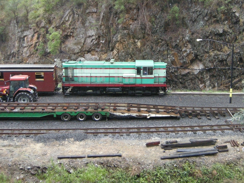 136904: Walhalla Up Empty Cars ex EBR 1001