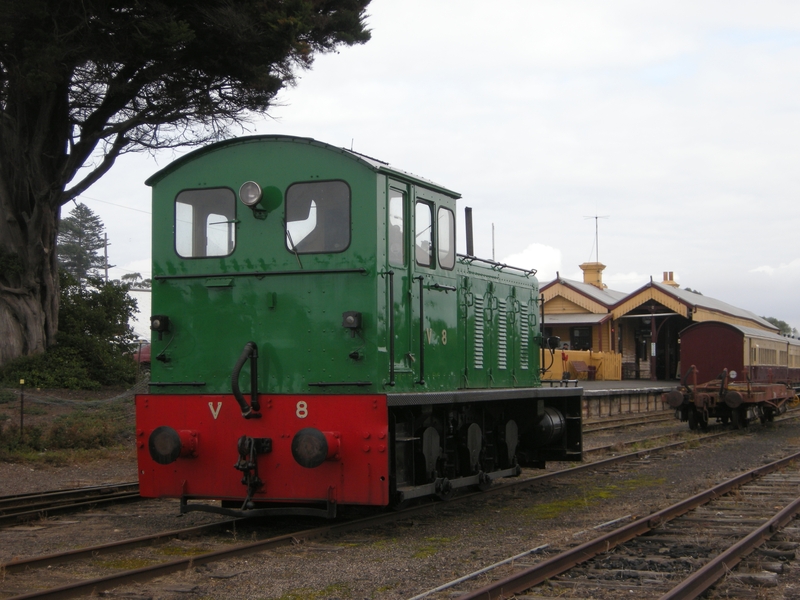 136962: Queenscliff Shunter V 8