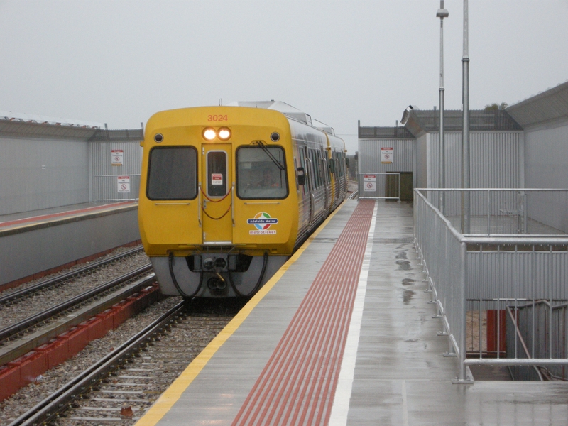 137002: Port Adelaide Up Suburban 3024 3022