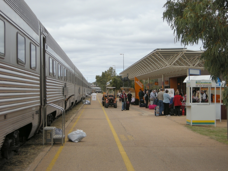 137026: Alice Springs Northbound Ghan Looking South