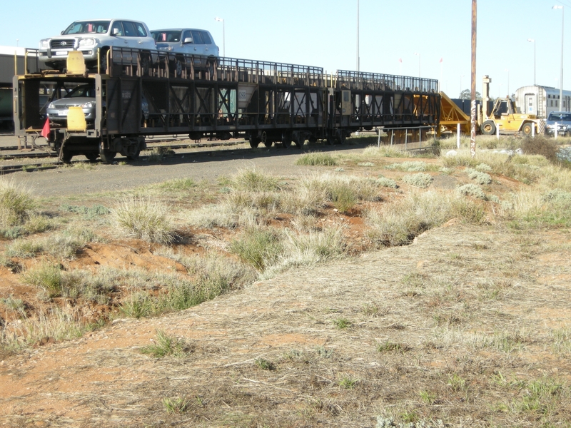 137028: Alice Springs Northbound Ghan Motorail Carriers