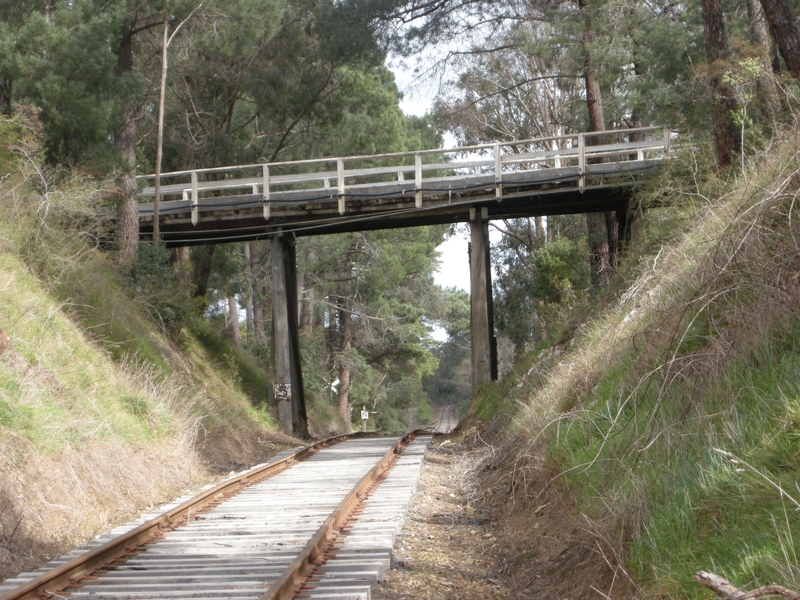 137151: Donovans Road Bridge Looking West