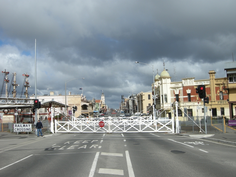 137187: Ballarat Lydiard Street Level Crossing Looking from North to South