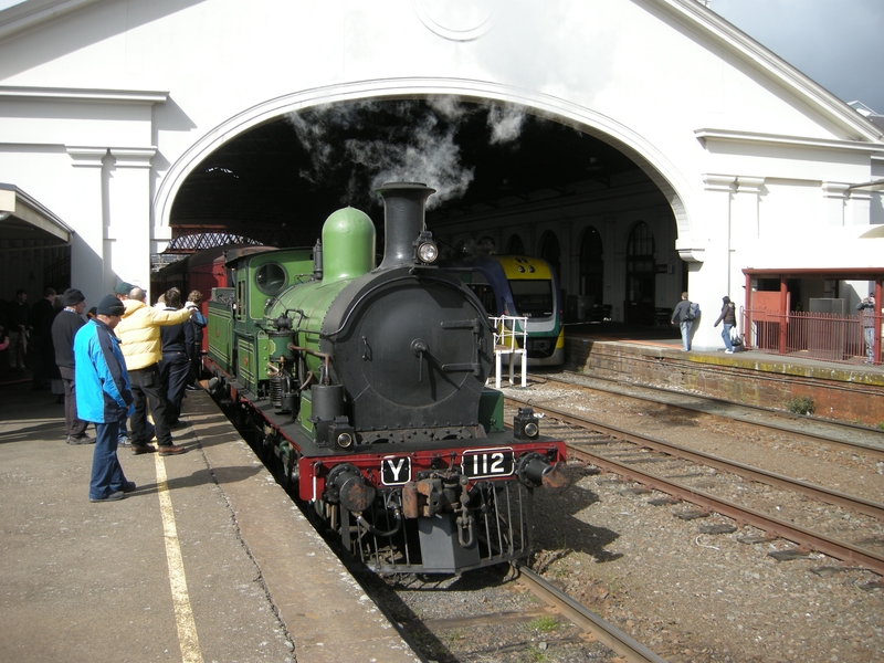 137200: Ballarat Down Special Passenger to Sulky Loop Y 112 leading