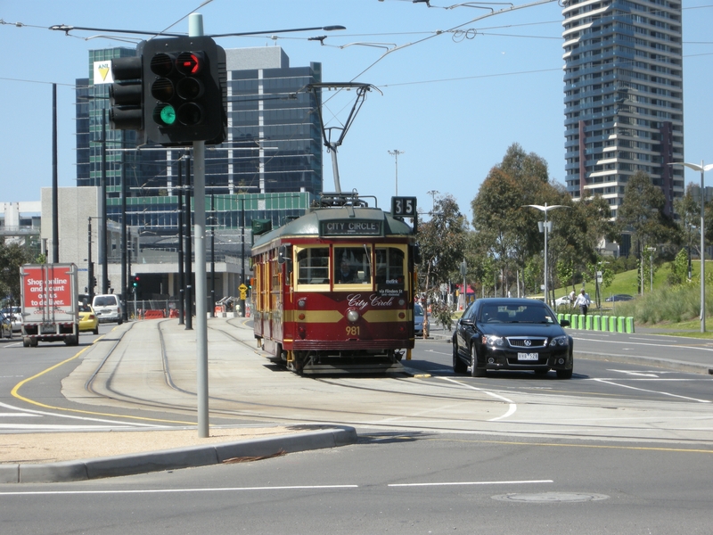 137246: Harbour Esplanade at Bourke Street Northbound City Circle W6 981