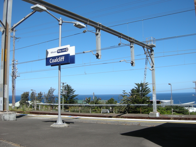 137350: Coalcliff View towards ocean from platform