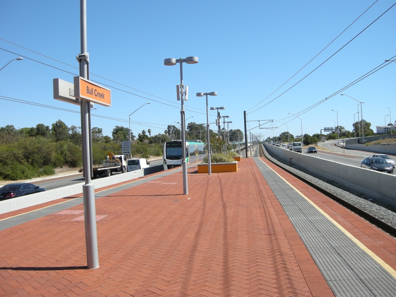 137355: Bull Creek Down Suburban 6-car B Set