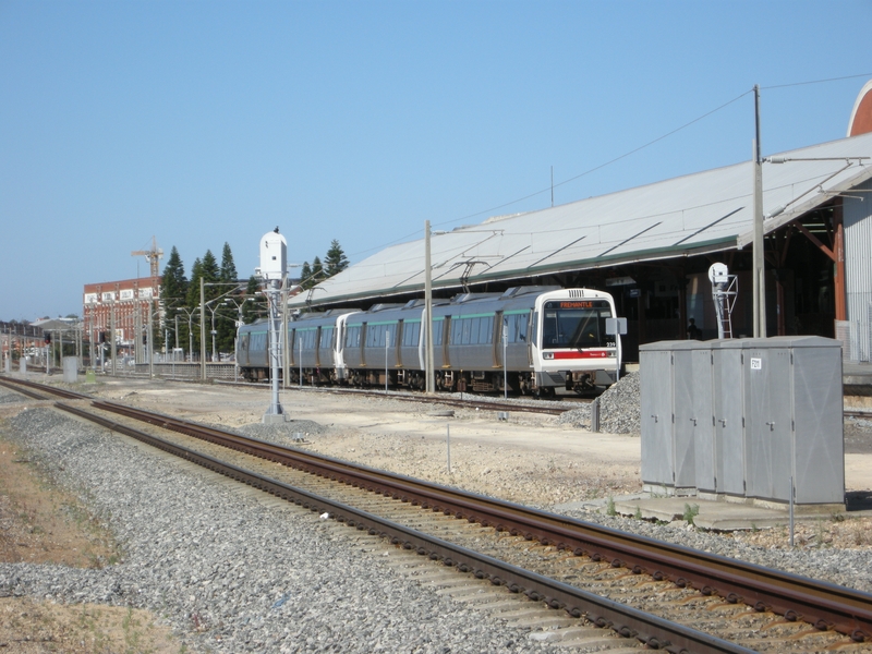 137380: Fremantle Down Suburban 4-car A Set 238 trailing