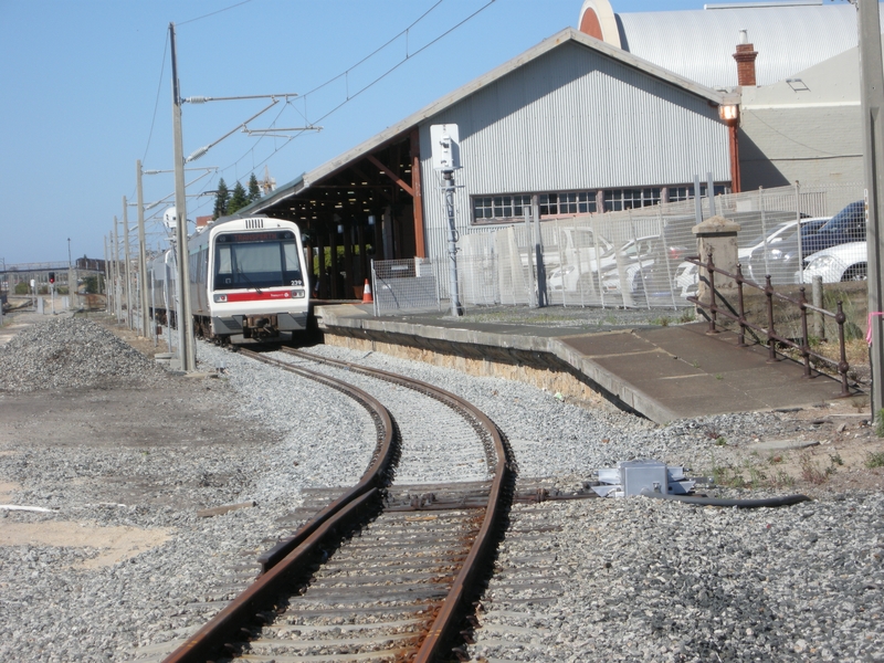 137382: Fremantle Down Suburban 4-car A Set 239 trailing