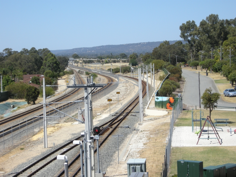 137389: Thornlie Looking towards Kenwick