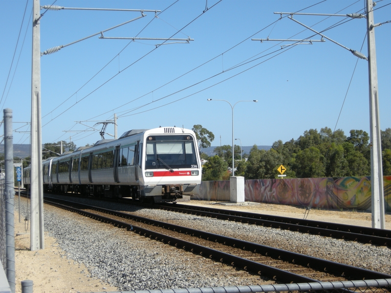 137390: Kenwick Flyover Up Suburban 4-car A Set 236 leading