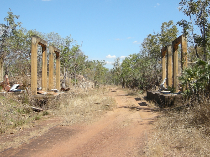 137434: Snake Creek 1 8 km from bridge looking West