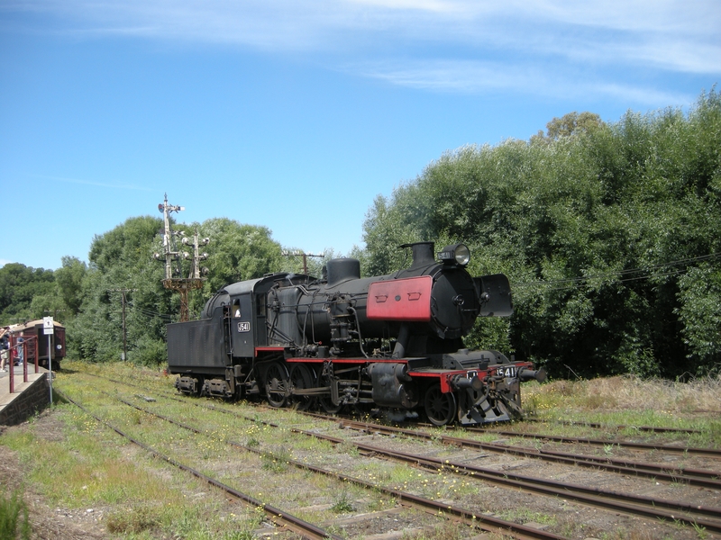 137445: Castlemaine J 541 proceeding to turntable