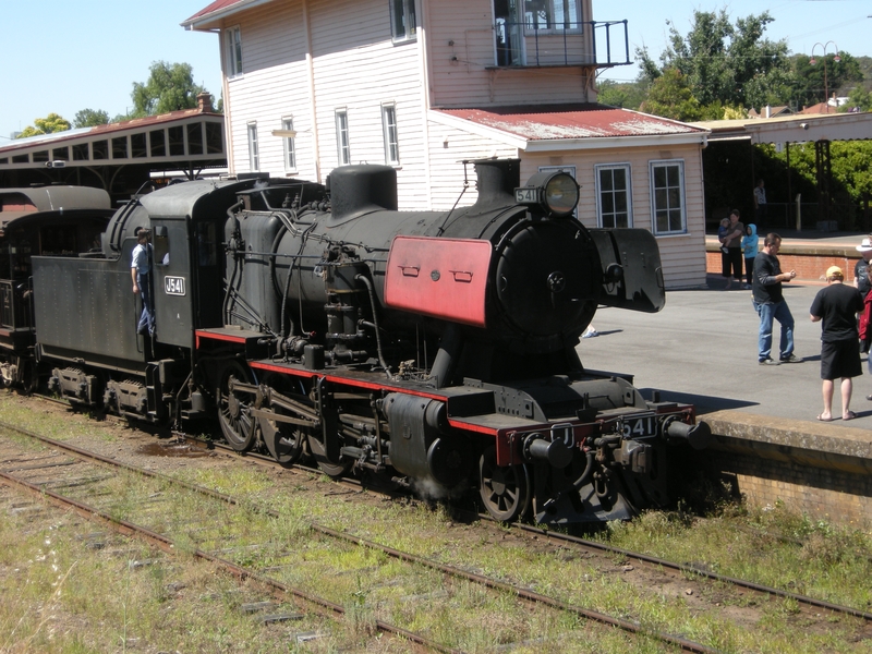 137465: Castlemaine Down Passenger to Maldon J 541