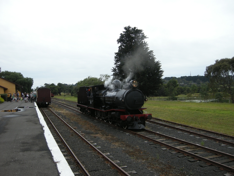 137483: Drysdale T 251 running round