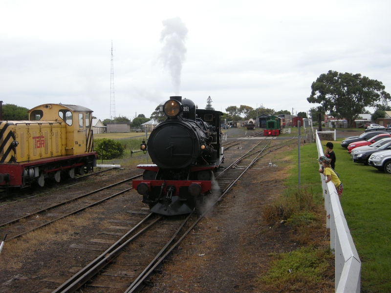 137490: Queenscliff Shunter VA 1 and Running round T 251