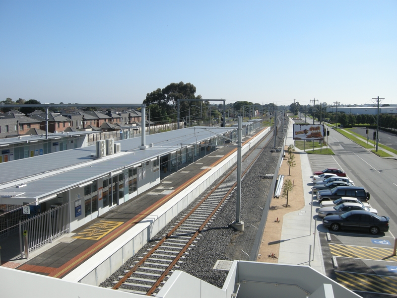 137552: Westall Lookng towards Melbourne along Platform 3