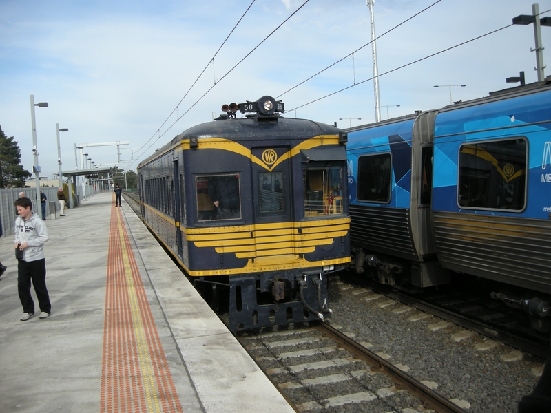 137558: Craigieburn Down DERMPAV Special to Seymour and Comeng Suburban Train