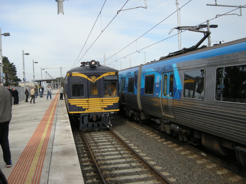 137560: Craigieburn Down DERMPAV Special and Comeng Suburban Train