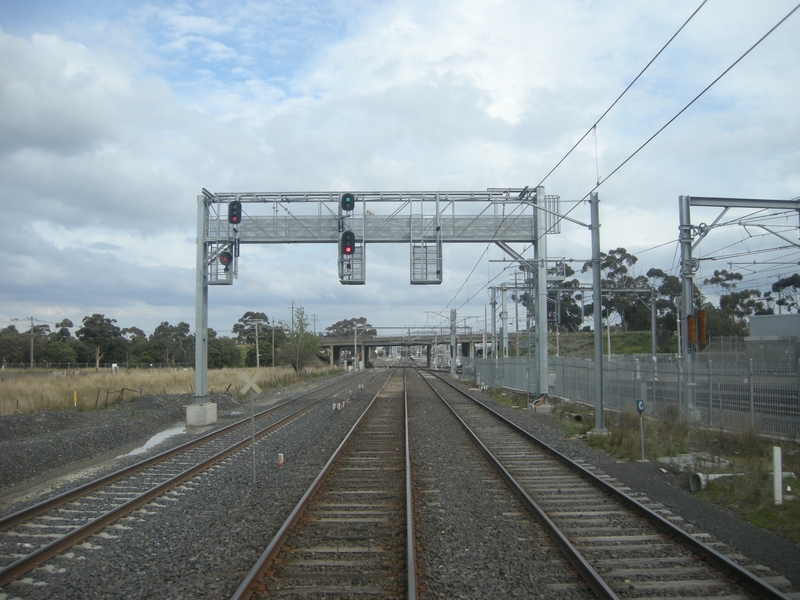 137577: Craigieburn Looking South Inner Home Signal on Broad Gauge and Automatic Signal on Standard Gauge Line