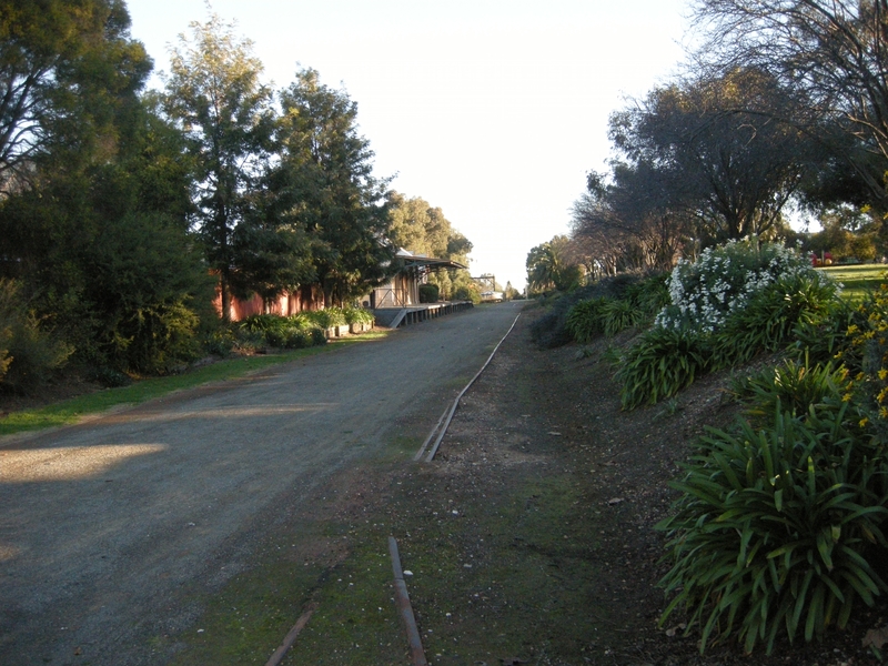 137592: Corowa looking towards end of track from up end level crossing