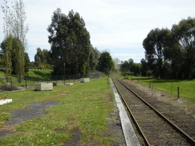 137621: Loch Looking towards Nyora