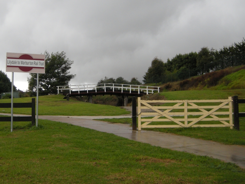 137653: Warburton Rail Trail near Mt Lilydale College looking East