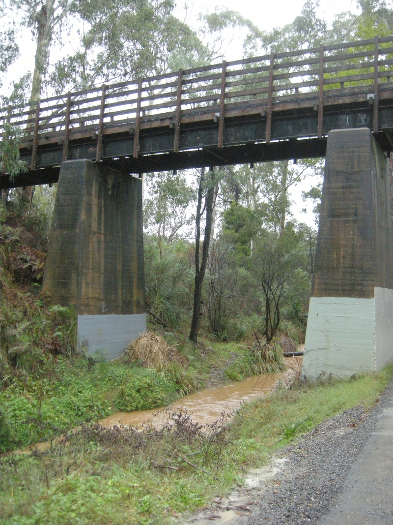 137657: Warburton Rail Trail 3 km East of Mt Evelyn Bridge over Bailey Road looking South